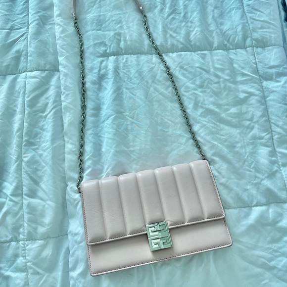 GIVENCHY MEDIUM 4G BAG IN PADDED LEATHER WITH CHAIN - Picture 3 of 14